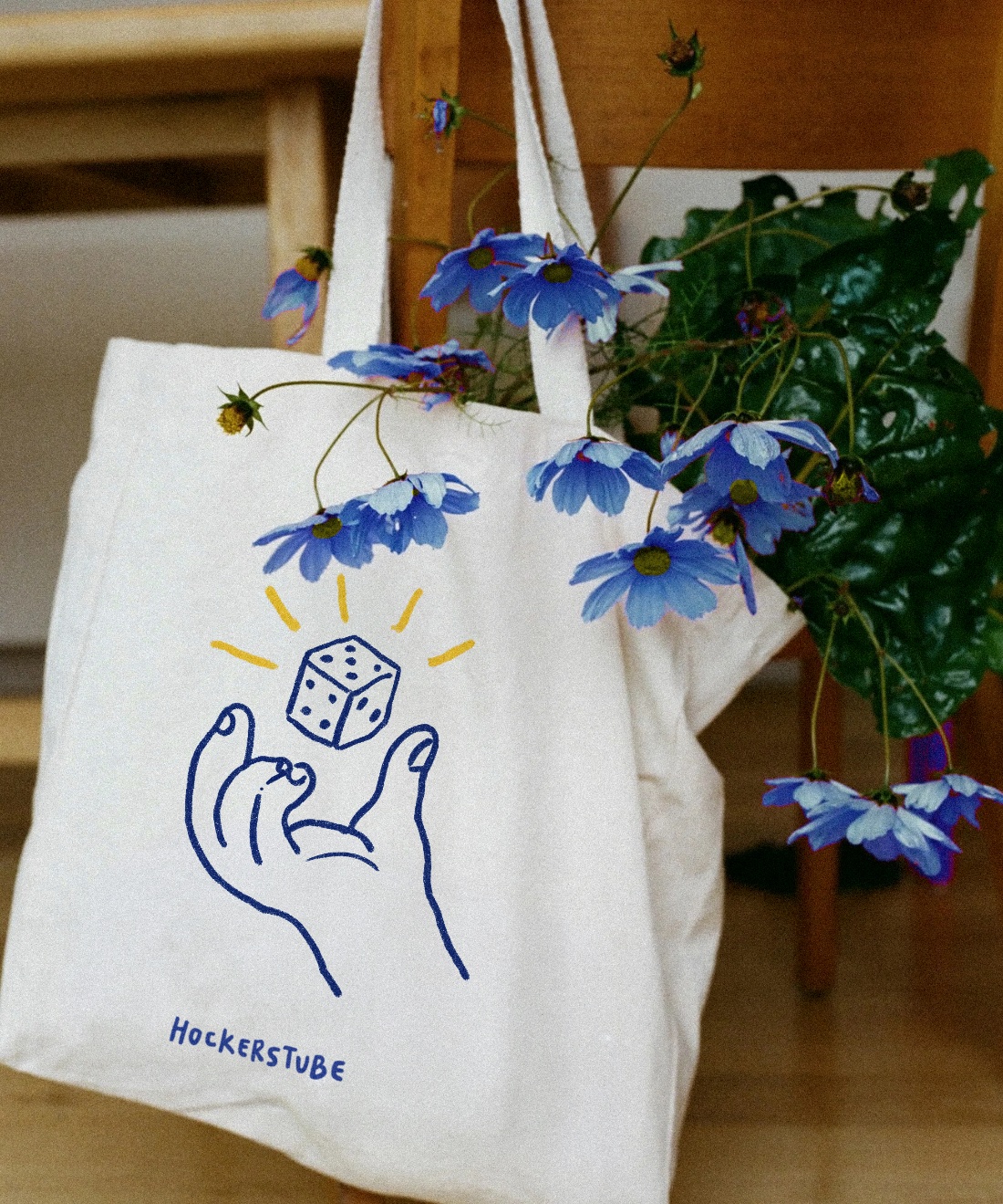 Hockerstube Tote Bag — Motiv „Le geek, c'est chicque."